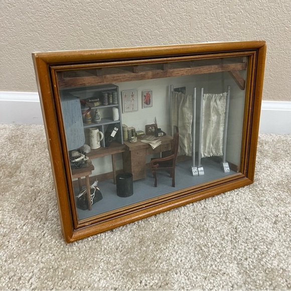 Vintage Miniature Shadow Box Doctor/ Physician’s Office Diorama 13x9x5 Framed, - Picture 3 of 14